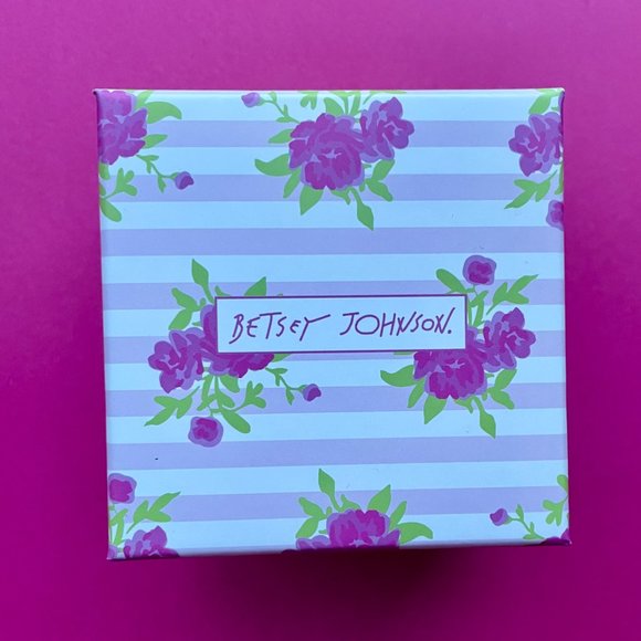 NWT Betsey Johnson Rhinestone Daisy Flower Stud Earrings - Picture 5 of 5